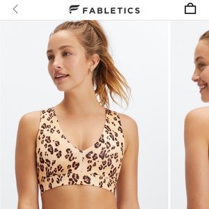 Fabletics On-the-Go Midi Medium Impact Sports Bra
